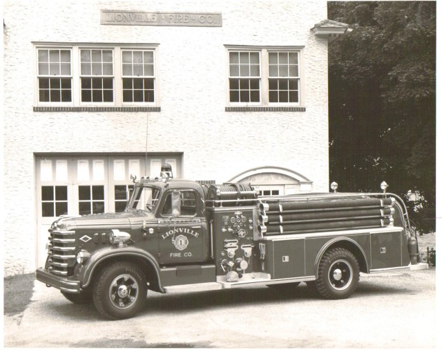 1958 Diamond T/Harwick Engine.